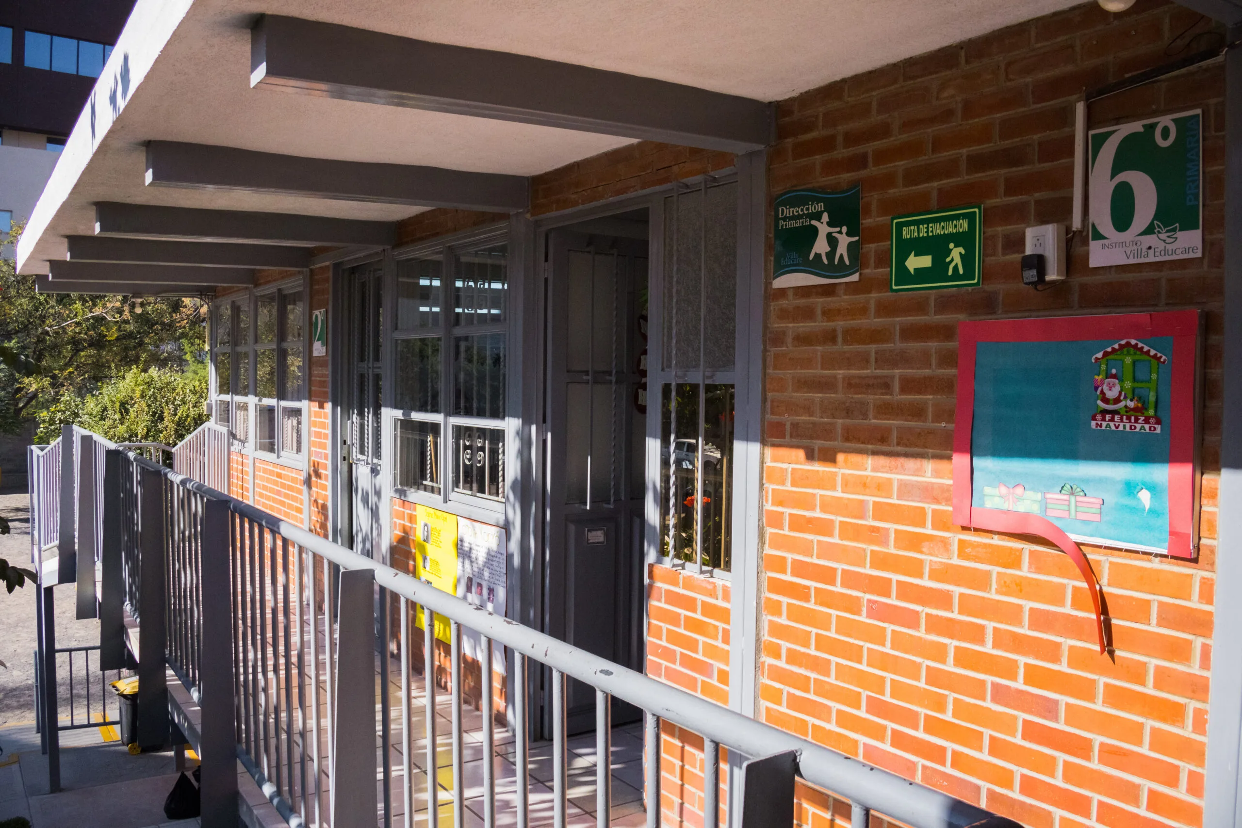 Fachada del Instituto Villa Educare – colegio privado con instalaciones modernas en León Guanajuato